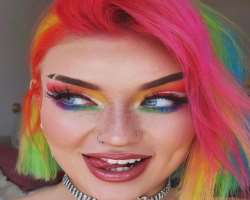 She enjoys experimenting with her hair and often dyes them in different shades.